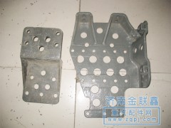 AZ9125936003/4,保險杠托架，鞍形橫梁連接支架,濟南金聯(lián)鑫重汽配件中心庫