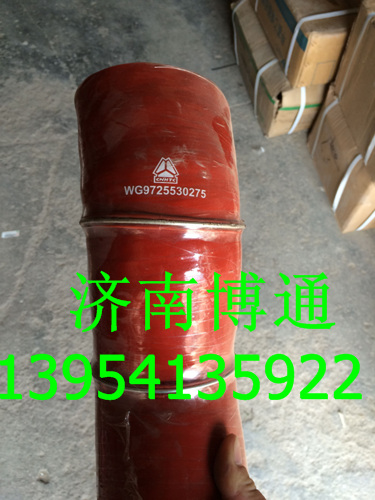 WG9725530275,中冷器出氣膠管(曼車架/NG),濟(jì)南博通重汽備件庫