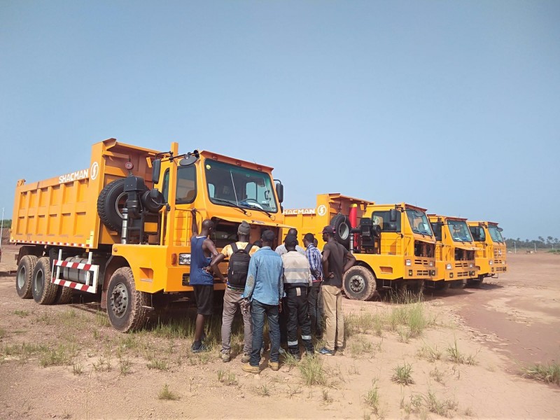 偏駕駛室自卸車6X4，