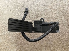 DZ97189570483,加速踏板總成Accelerator pedal,濟(jì)南向前汽車配件有限公司