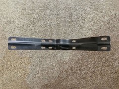 DZ14251870269,Side guide shield bracket 5,濟(jì)南向前汽車配件有限公司