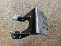 DZ97189432005,Steering attachment bracket X3000,濟(jì)南向前汽車配件有限公司