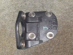 WG9200440002,Front brake chamber bracket (right),濟(jì)南向前汽車配件有限公司