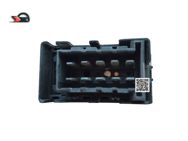 81.25505.6291,Emergency alarm warping plate switch,濟(jì)南向前汽車(chē)配件有限公司